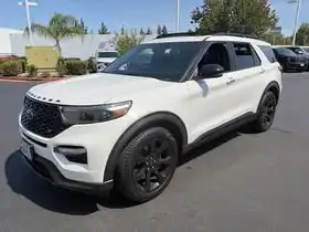2022 Ford Explorer ST's photo