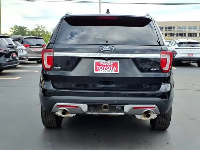 2017 Ford Explorer XLT 4WD photo 5
