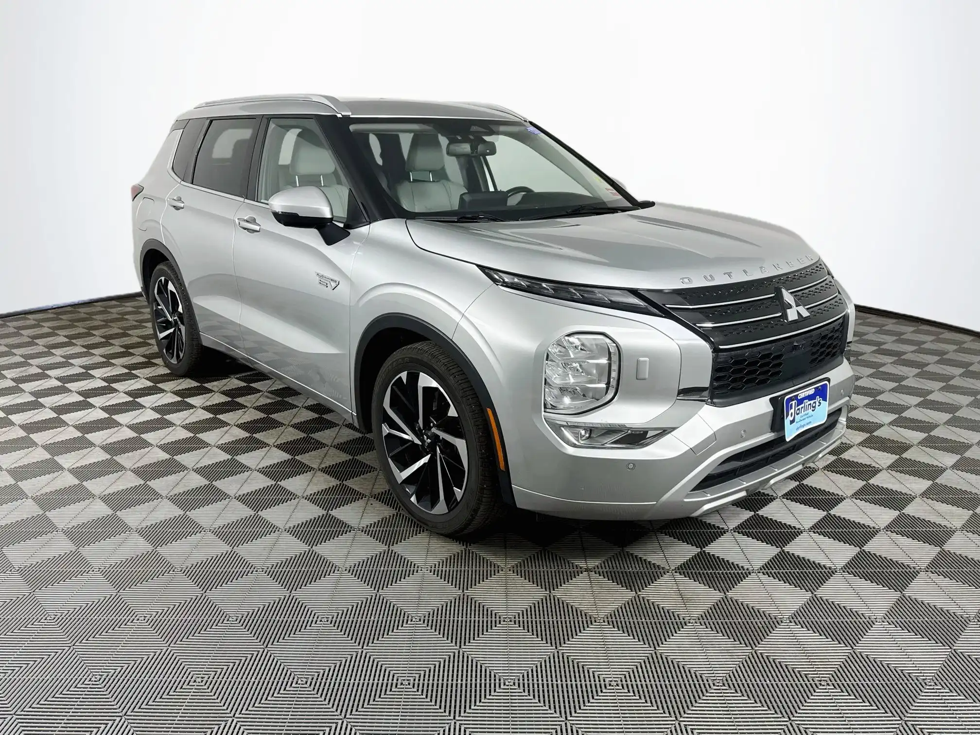 2023 Mitsubishi Outlander Plug-in Hybrid SEL S-AWC's photo