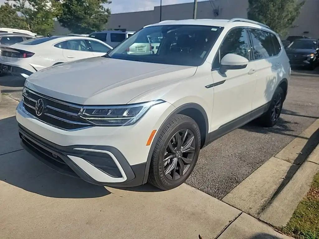 2023 Volkswagen Tiguan 2.0T SE's photo