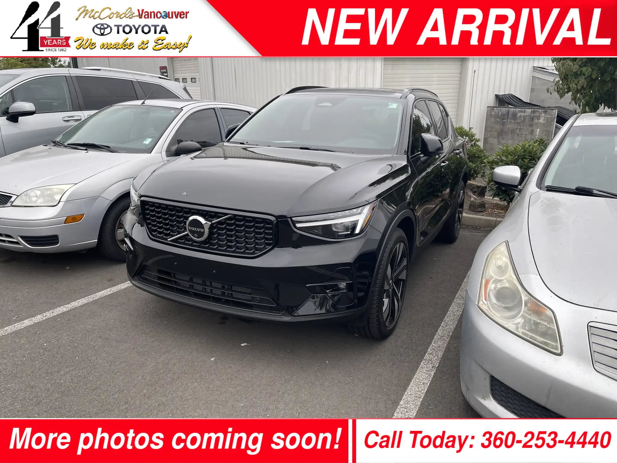 2026 Volvo XC40 B5 Ultra Dark AWD's photo