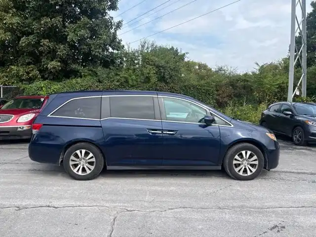 2017 Honda Odyssey SE's photo