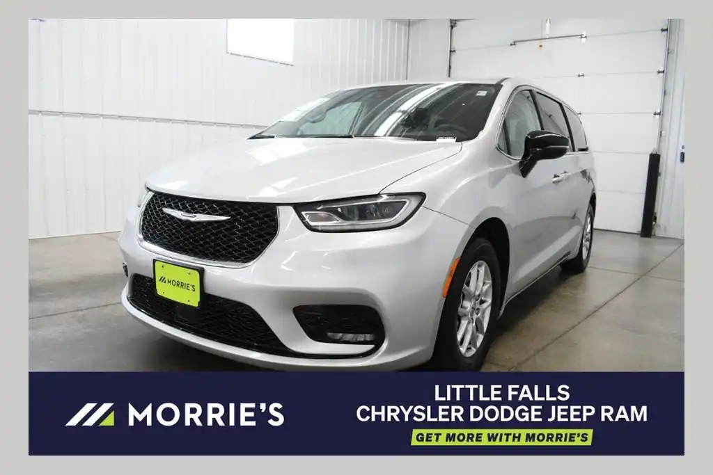 2024 Chrysler Pacifica Touring L's photo