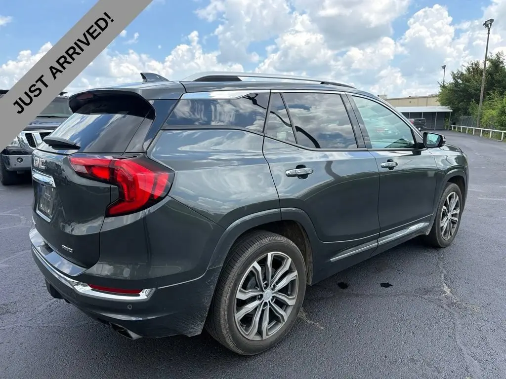 2020 GMC Terrain Denali AWD photo 5