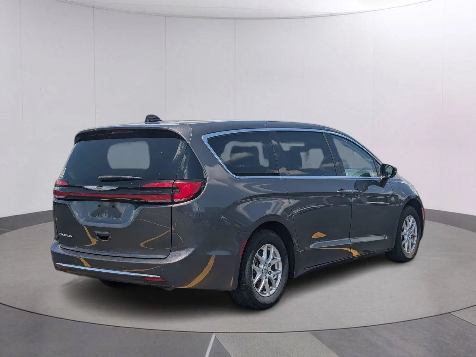 2023 Chrysler Pacifica Touring L photo 5