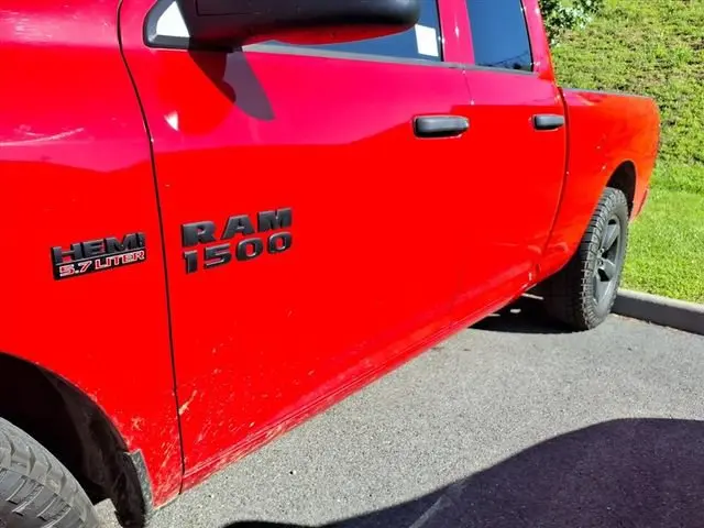 2018 RAM 1500 Express 4x4 Quad Cab 6'4 photo 5
