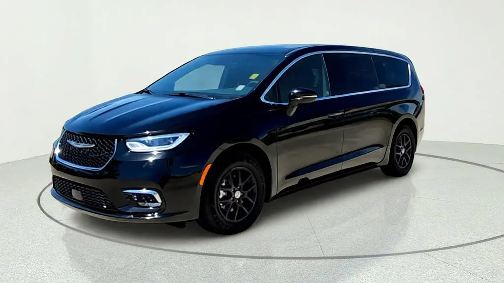2025 Chrysler Pacifica Select photo 3