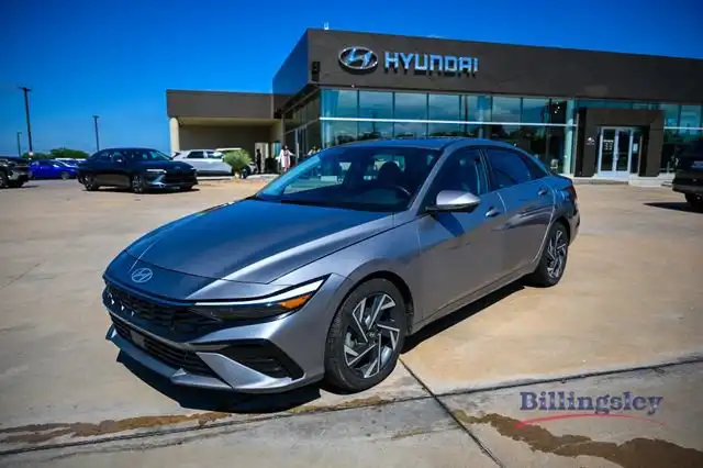 2024 Hyundai Elantra 2.0 Limited IVT's photo