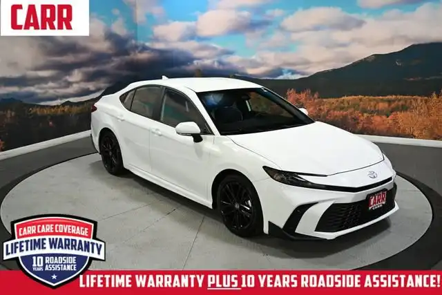 2025 Toyota Camry SE Hybrid's photo