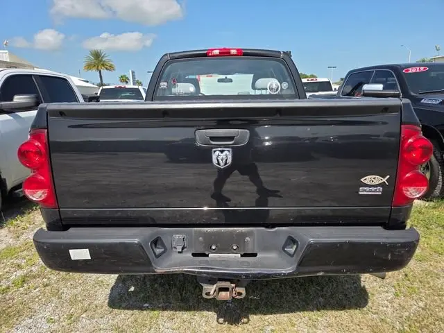 2015 RAM 1500 Express Quad Cab photo 4