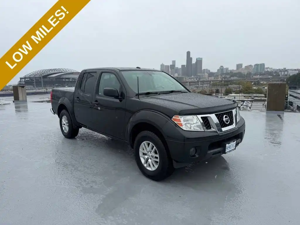 2017 Nissan Frontier 4.0 SV Crew Cab 4WD Auto SWB's photo