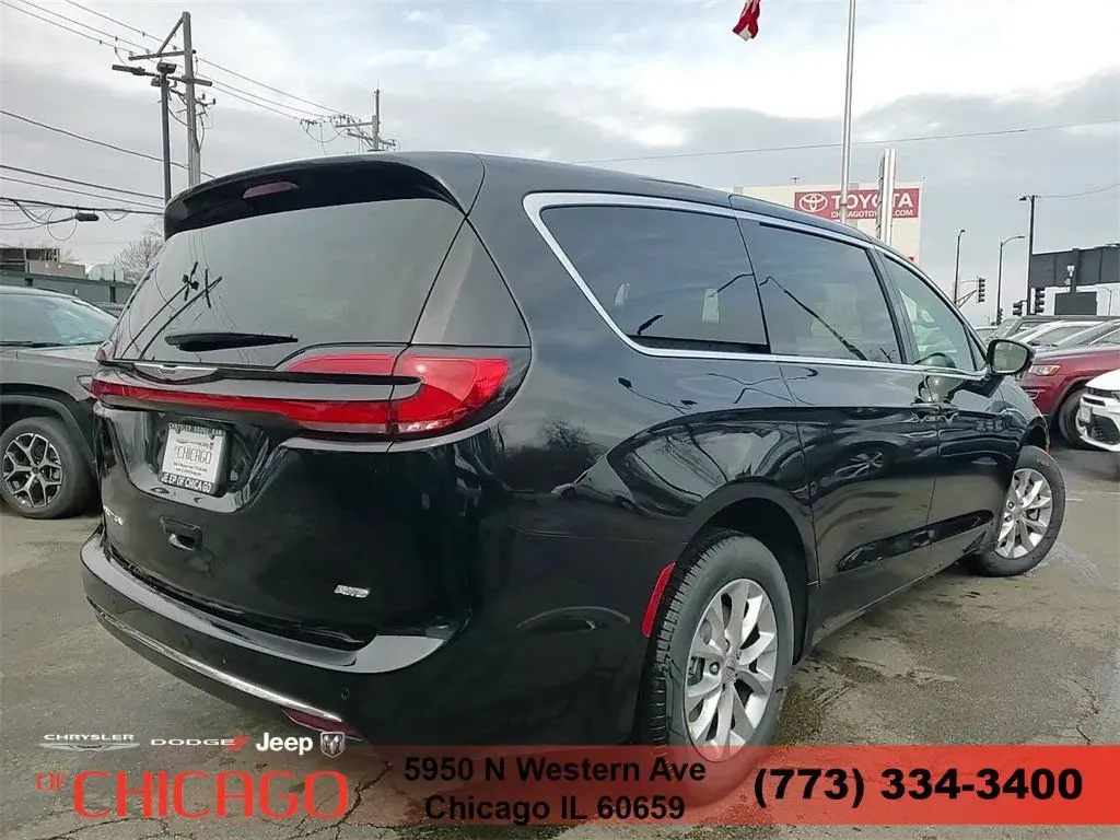2025 Chrysler Pacifica Select AWD photo 5