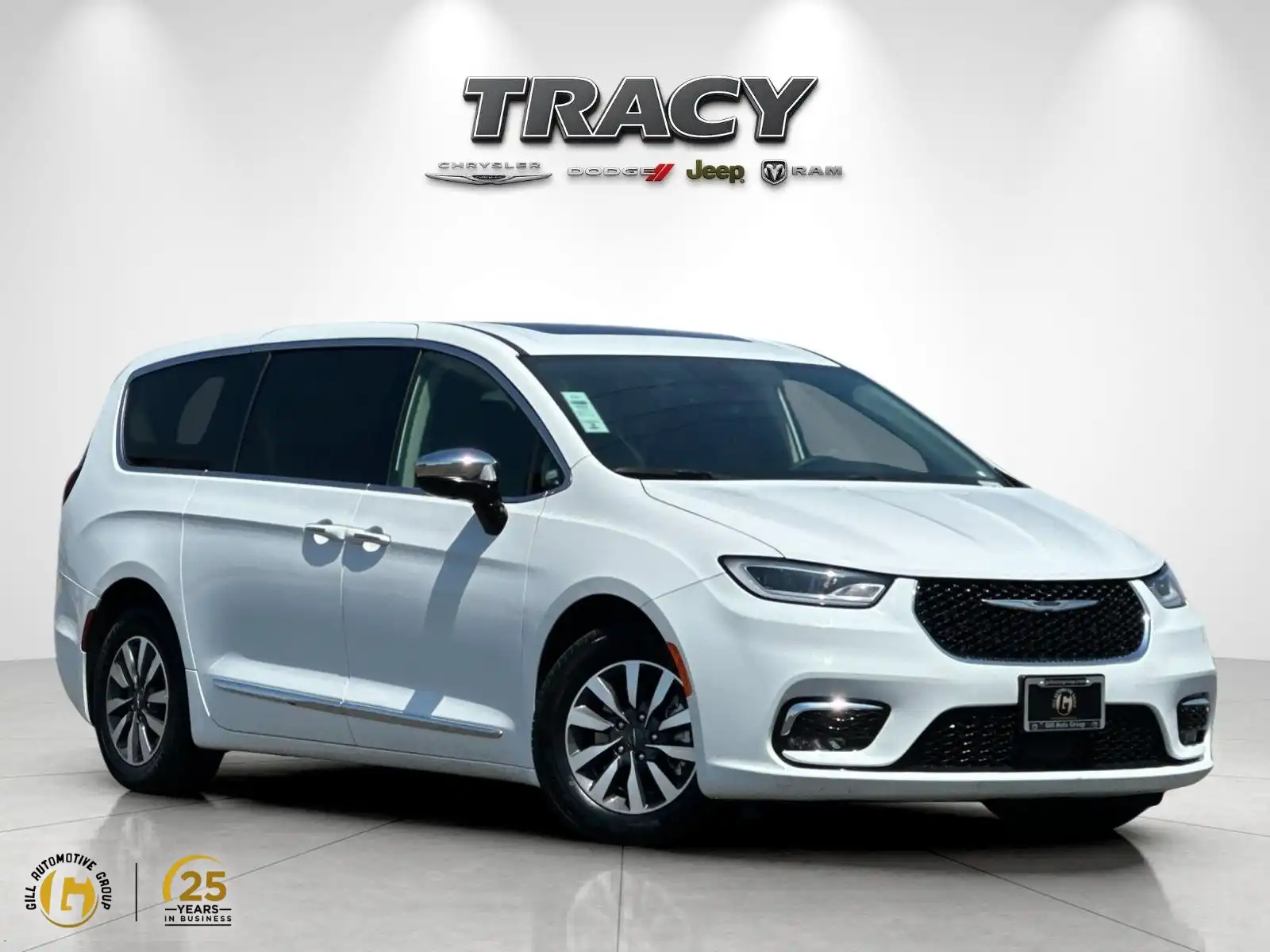 2023 Chrysler Pacifica Hybrid Limited Hybrid's photo