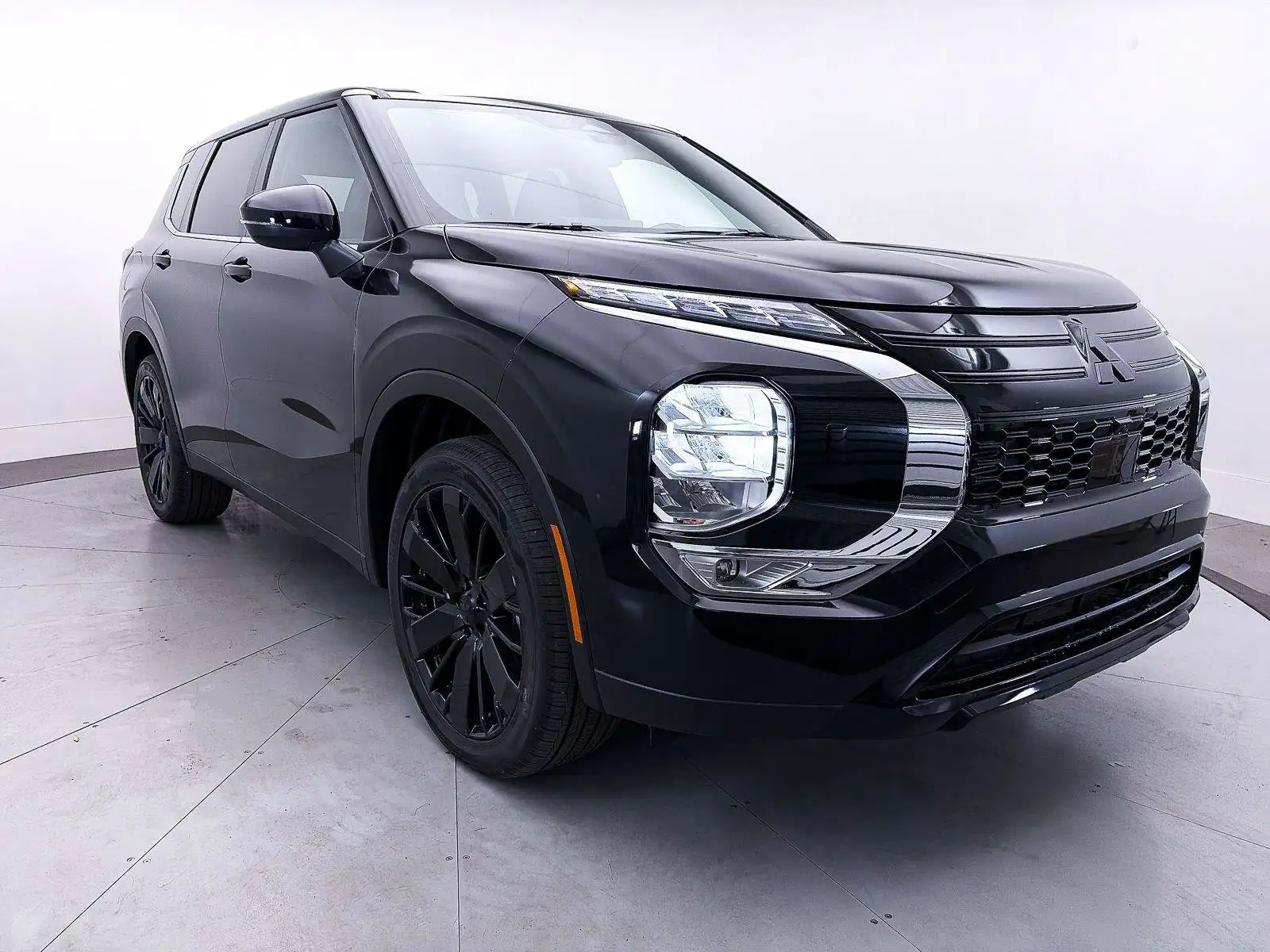 2026 Mitsubishi Outlander LE S-AWC's photo