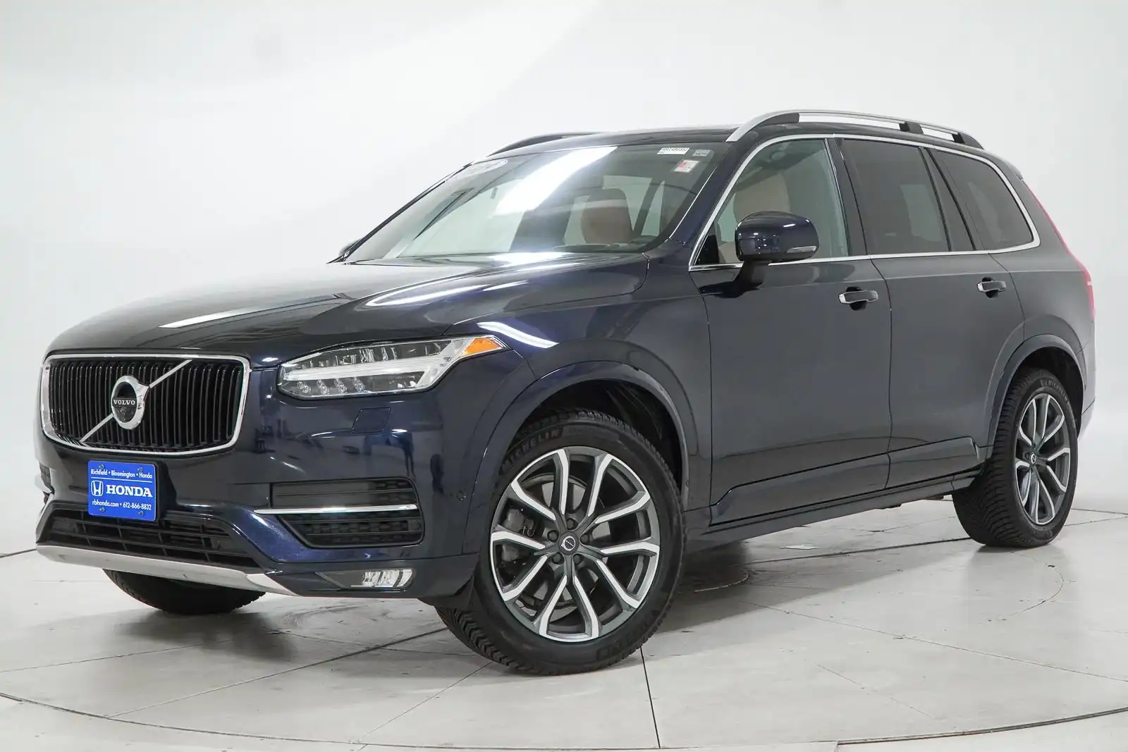 2019 Volvo XC90 T6 Momentum AWD's photo
