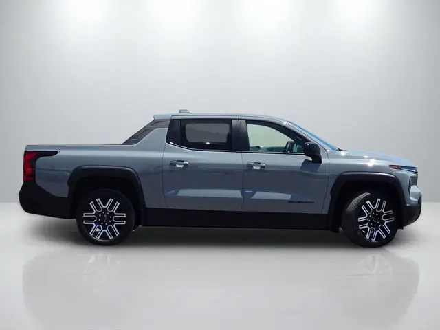 2026 Chevrolet Silverado EV Work Truck Standard Range photo 3
