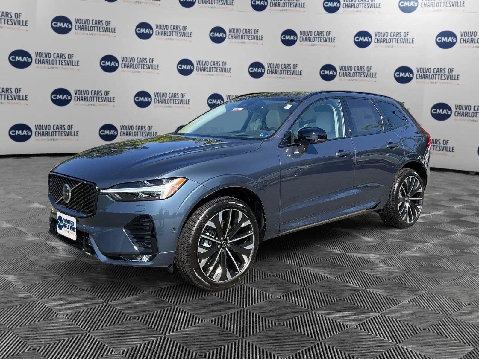 2026 Volvo XC60 B5 Ultra Dark AWD's photo