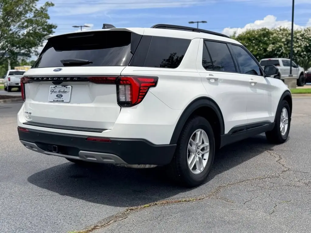 2026 Ford Explorer Active photo 4