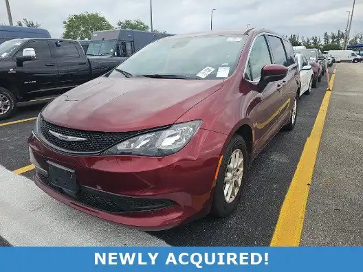 2023 Chrysler Voyager LX's photo