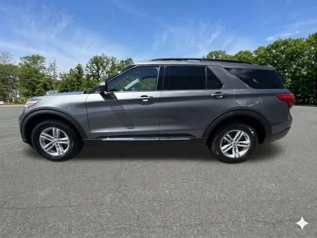 2024 Ford Explorer XLT 4WD photo 5