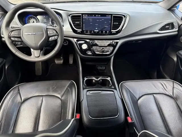 2025 Chrysler Pacifica Limited photo 4