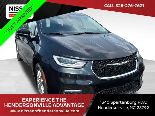 2024 Chrysler Pacifica Touring L's photo