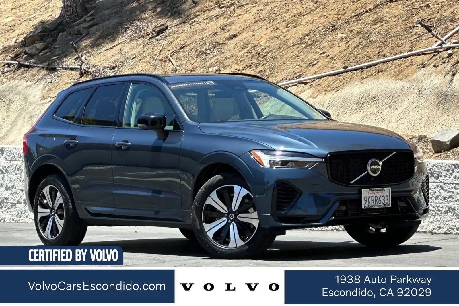 2024 Volvo XC60 T8 Plus Dark Theme AWD's photo