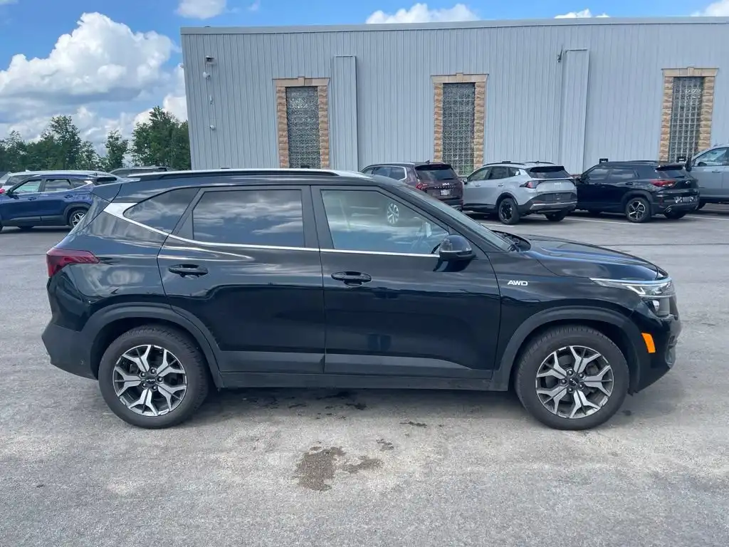 2023 Kia Seltos 2.0 EX AWD's photo