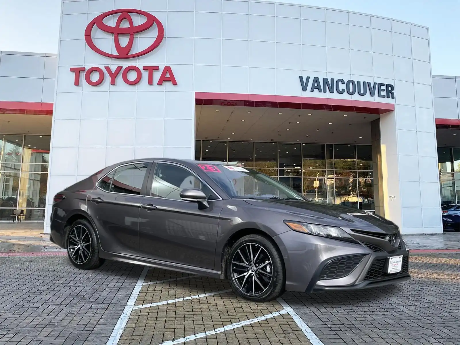 2023 Toyota Camry SE's photo