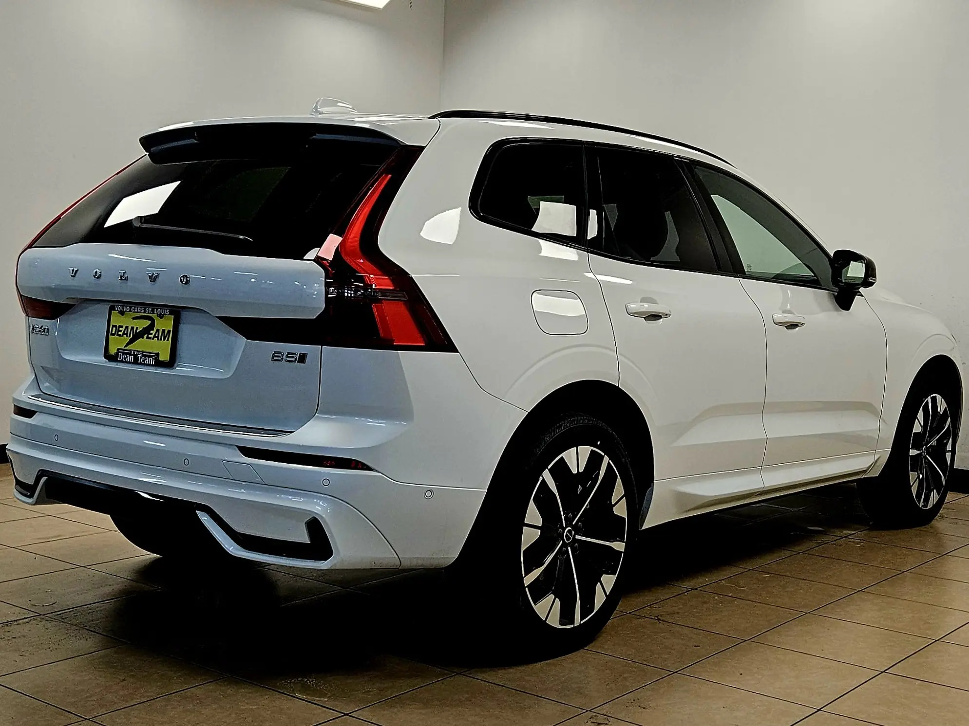 2026 Volvo XC60 B5 Plus Dark AWD photo 5