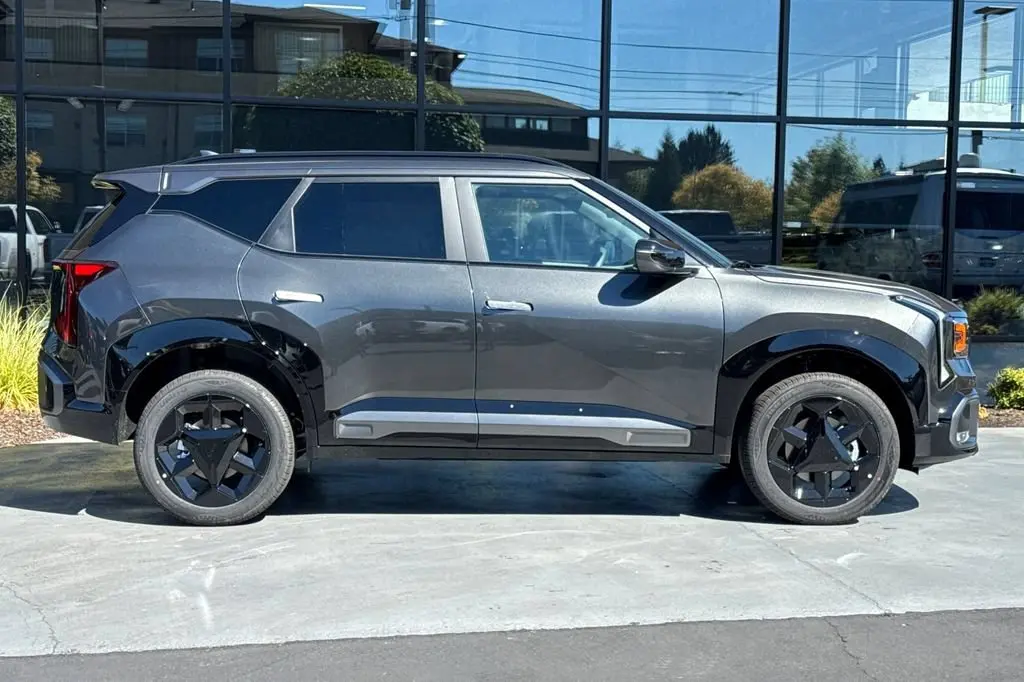 2027 Kia Seltos X-Line AWD S photo 3