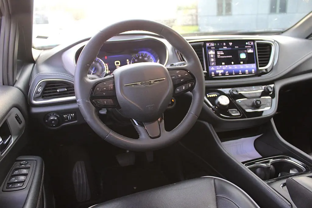 2025 Chrysler Pacifica Limited photo 4