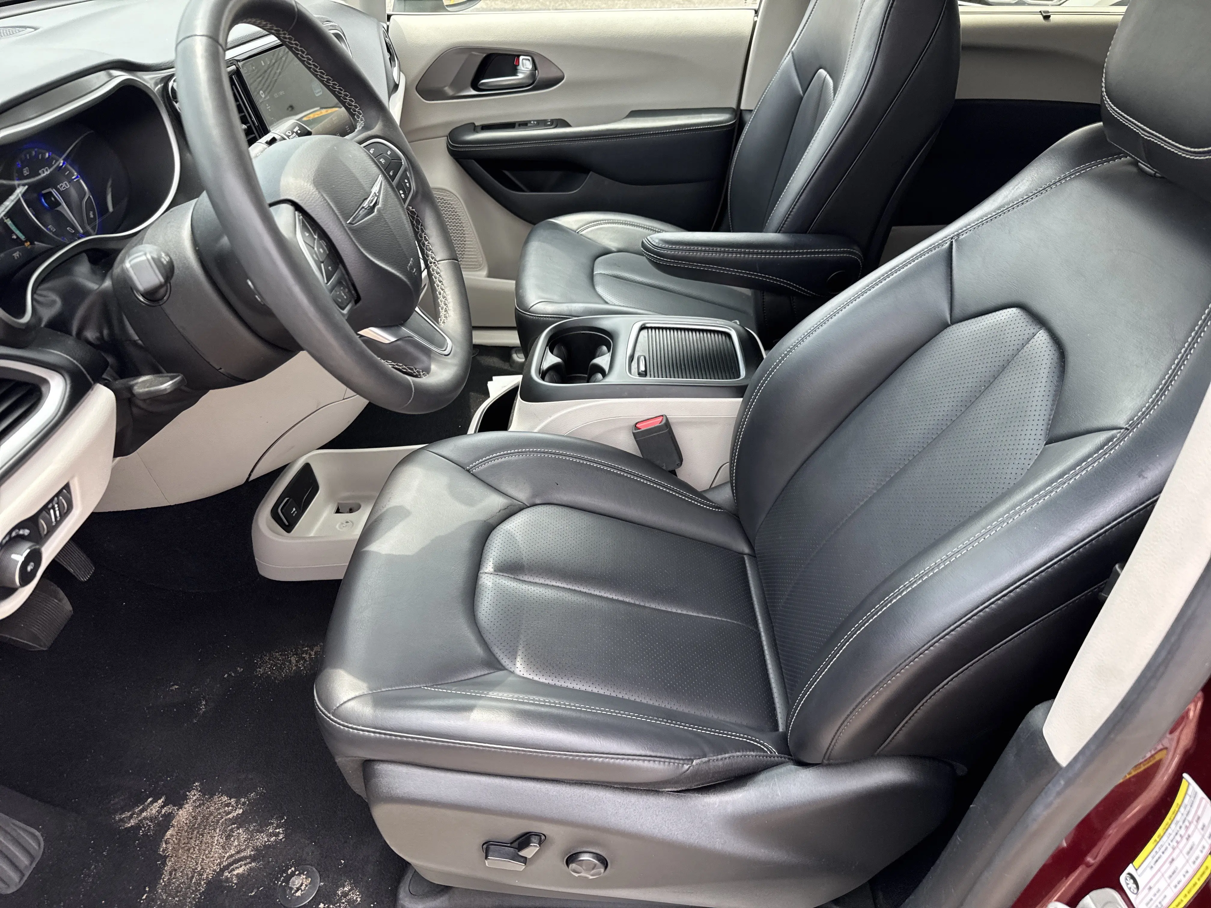 2023 Chrysler Pacifica Touring L photo 5