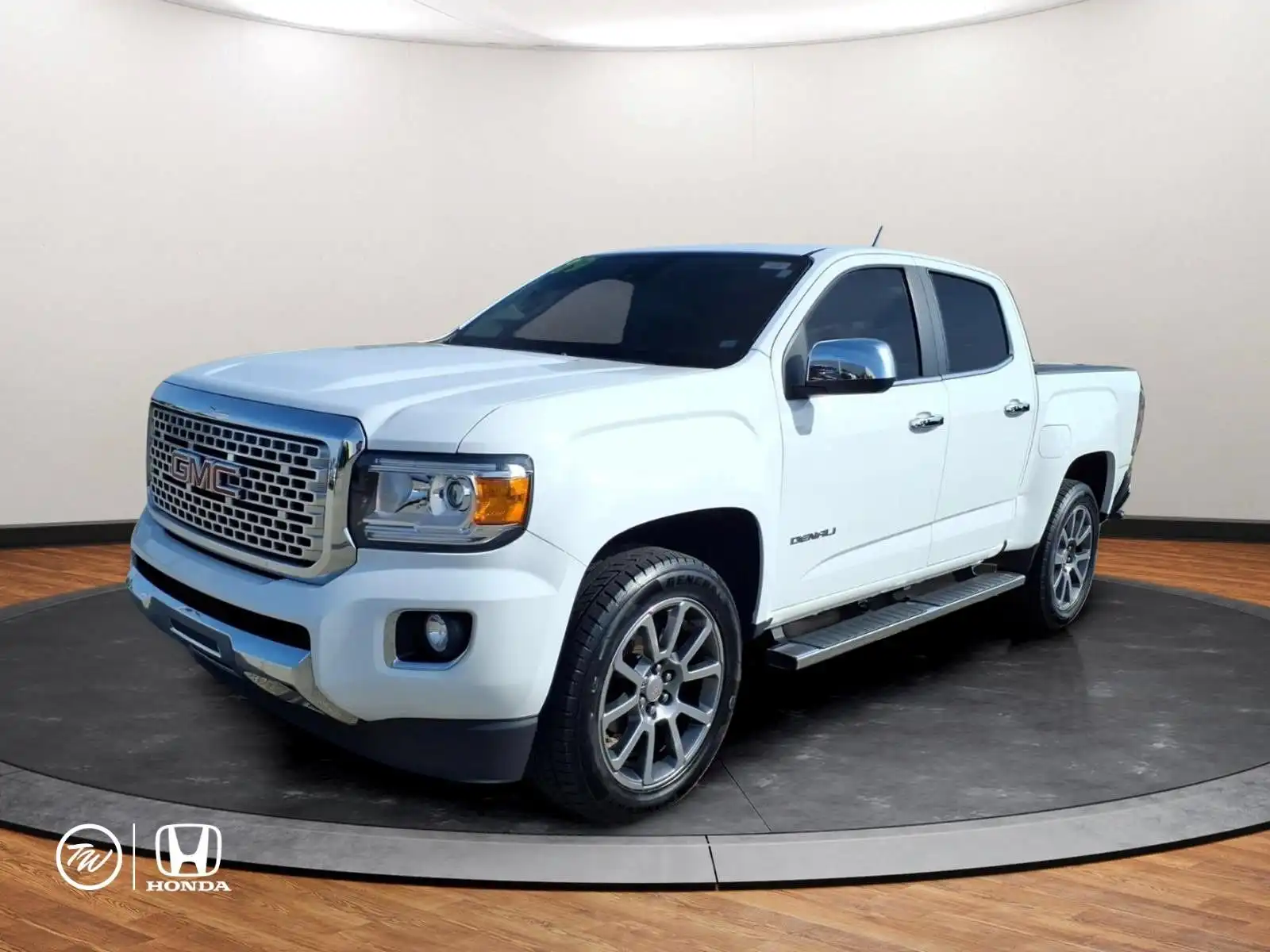 2019 GMC Canyon Denali 4WD Crew Cab Short Box's photo