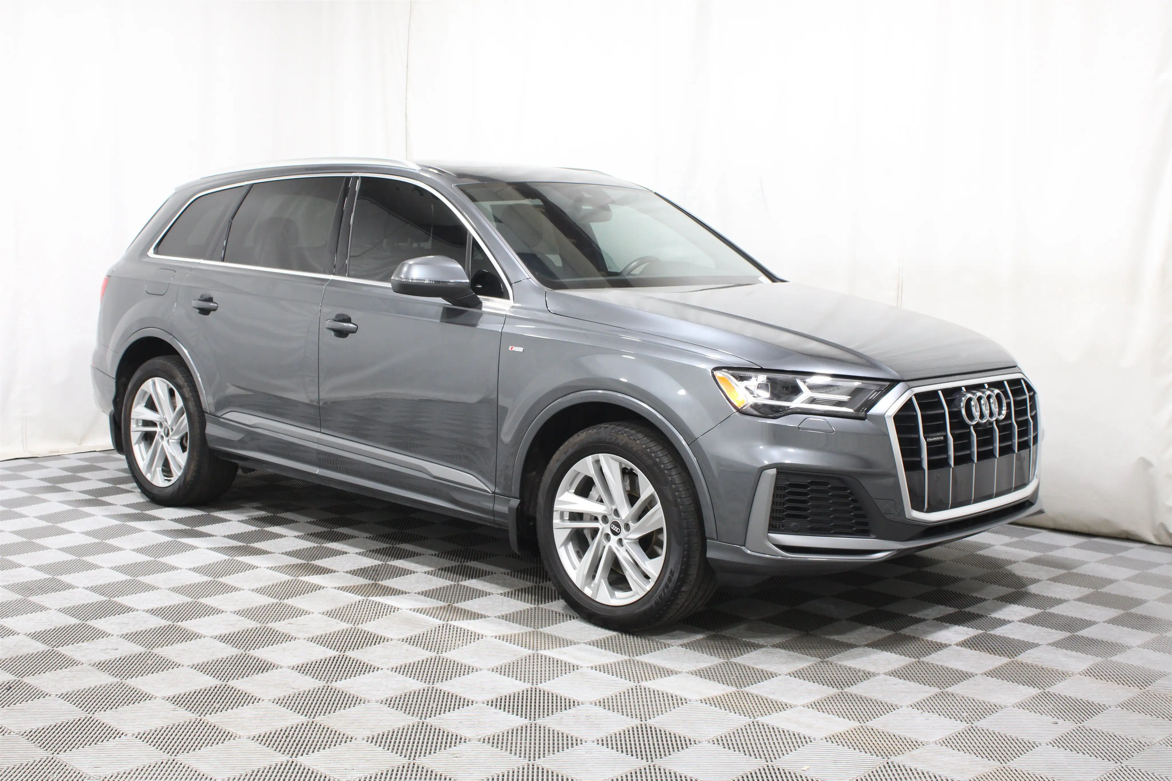 2021 Audi Q7 55 TFSI Quattro Komfort Tiptronic's photo