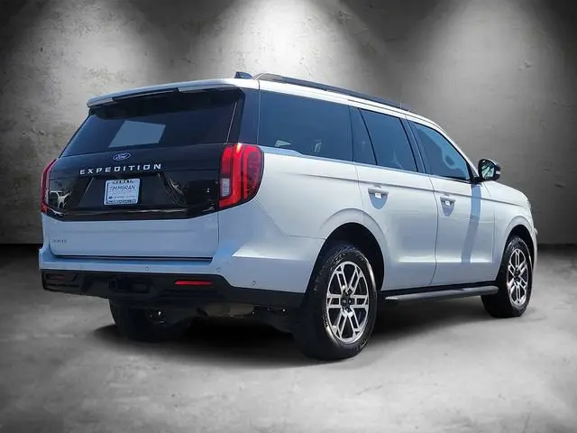 2025 Ford Expedition Active 4x4 photo 3