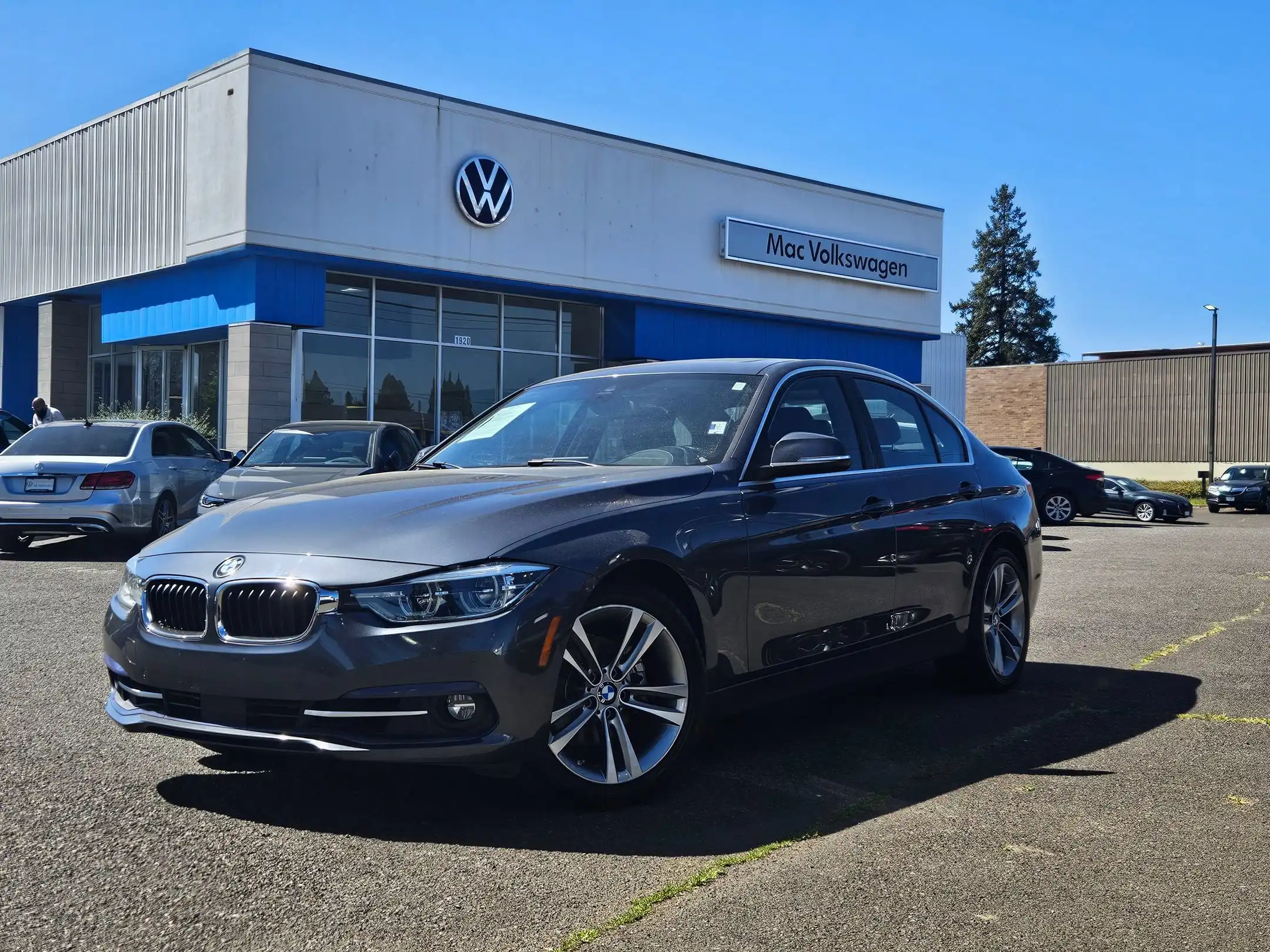 2018 BMW 3 Series 330i xDrive Sedan's photo