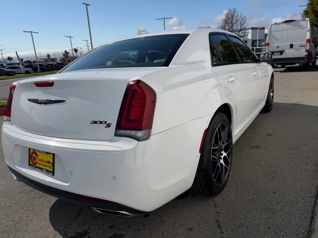 2023 Chrysler 300 S photo 5