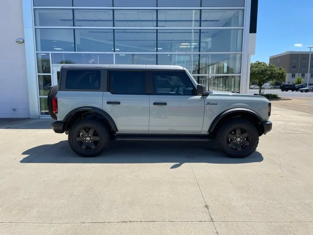 2022 Ford Bronco Black Diamond Advanced (322A) 4x4 photo 4