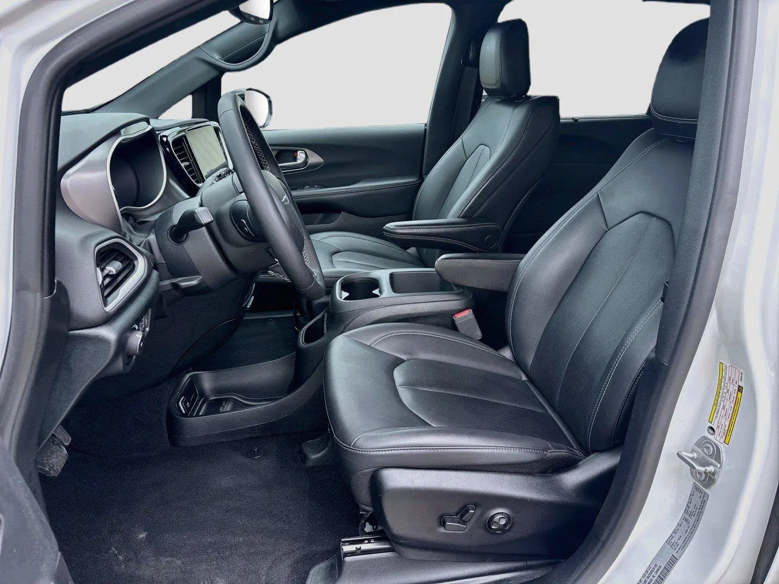 2025 Chrysler Pacifica Select photo 5