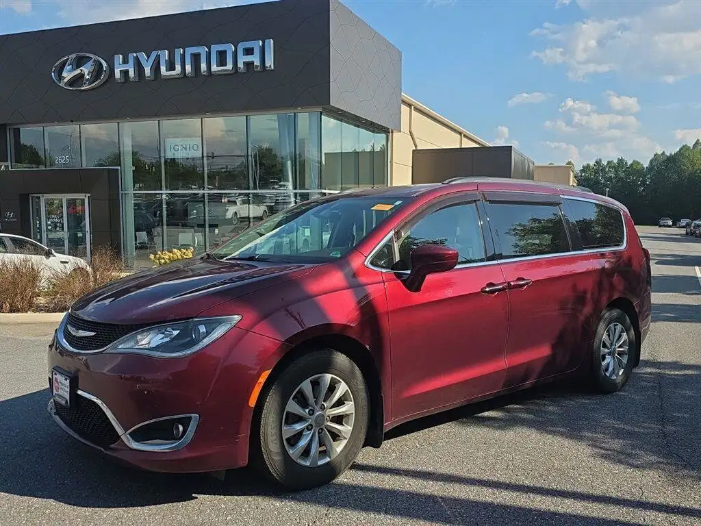 2018 Chrysler Pacifica Touring Plus photo 1