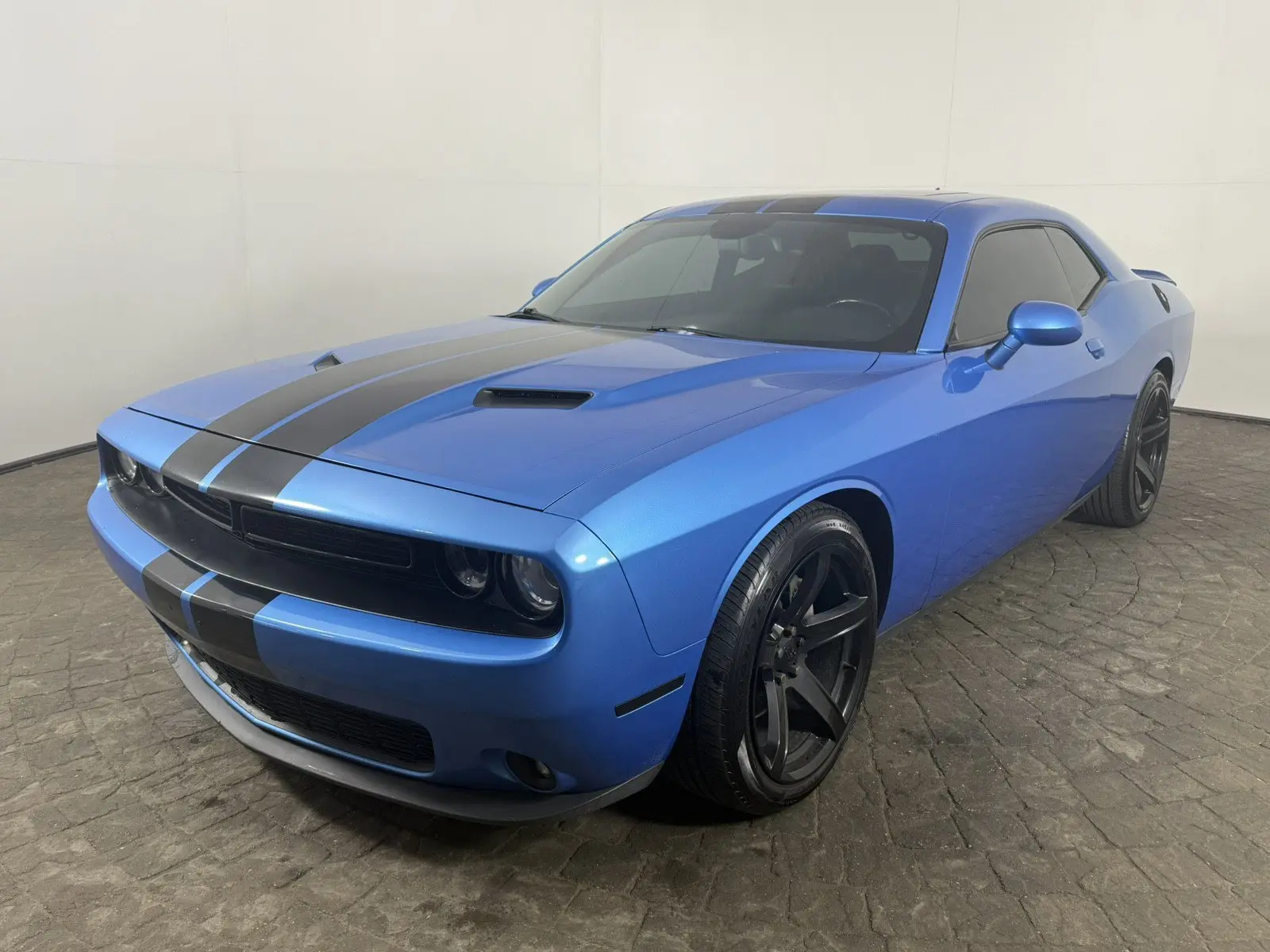 2015 Dodge Challenger SXT Plus photo 3