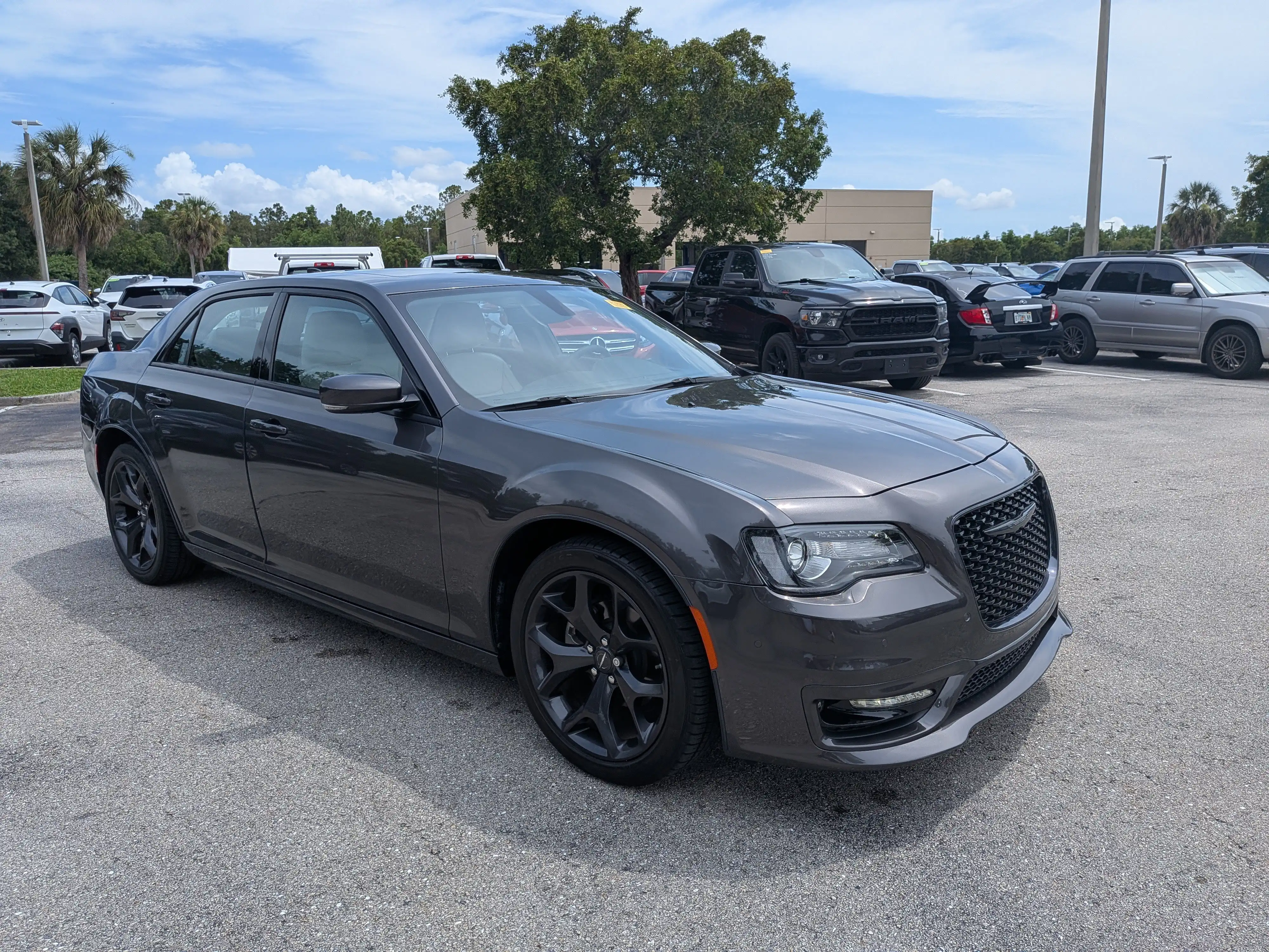 2023 Chrysler 300 Touring L RWD's photo