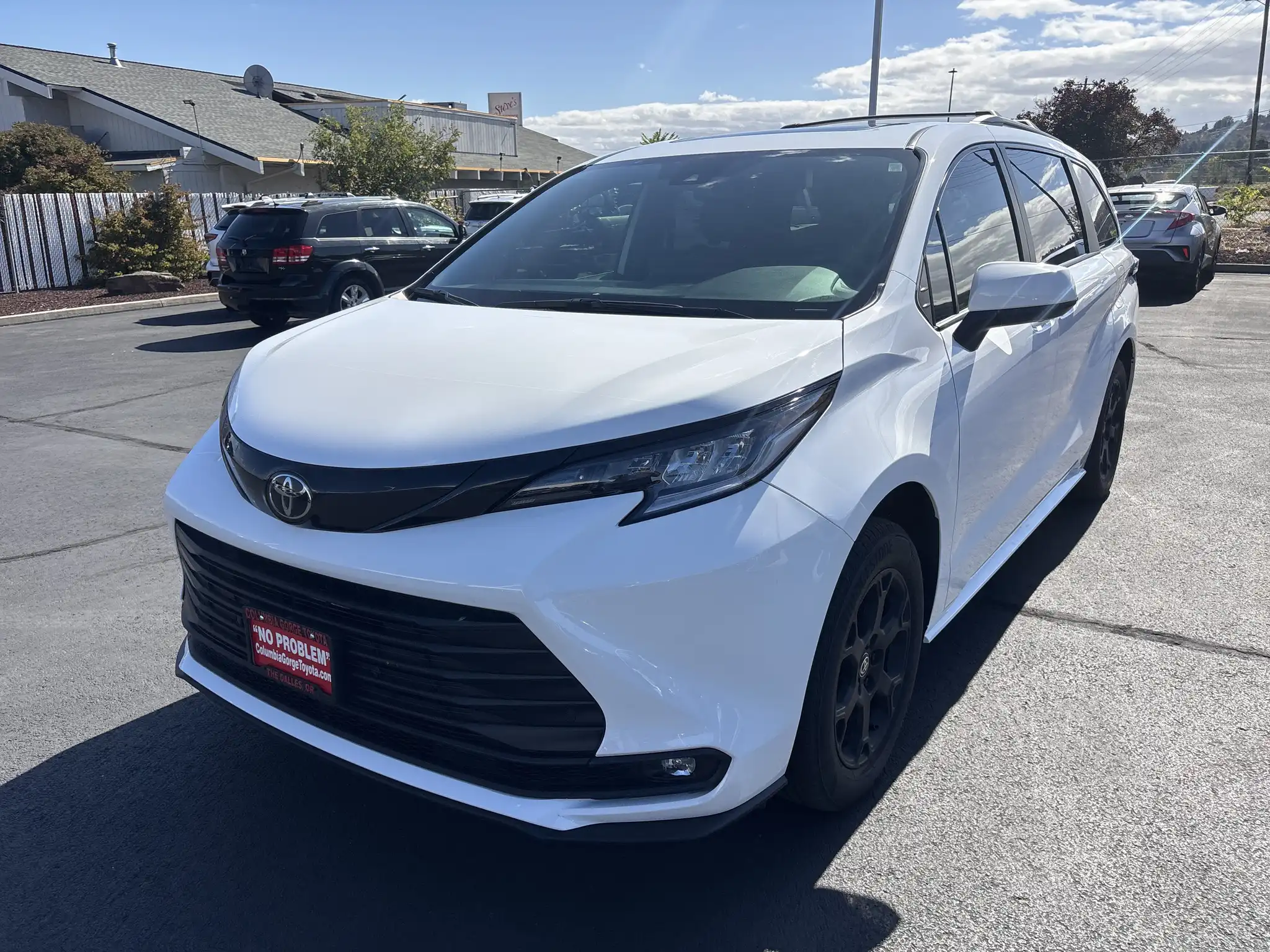 2026 Toyota Sienna Woodland Edition Hybrid AWD's photo