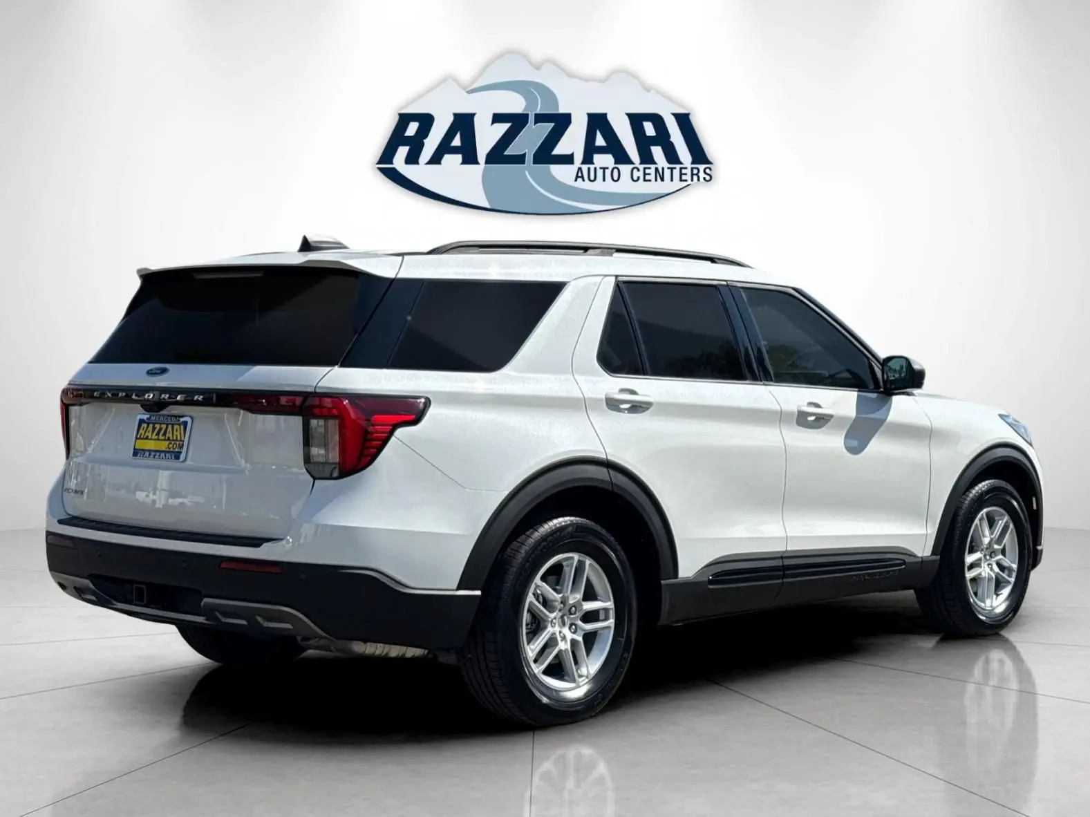2026 Ford Explorer Active photo 3