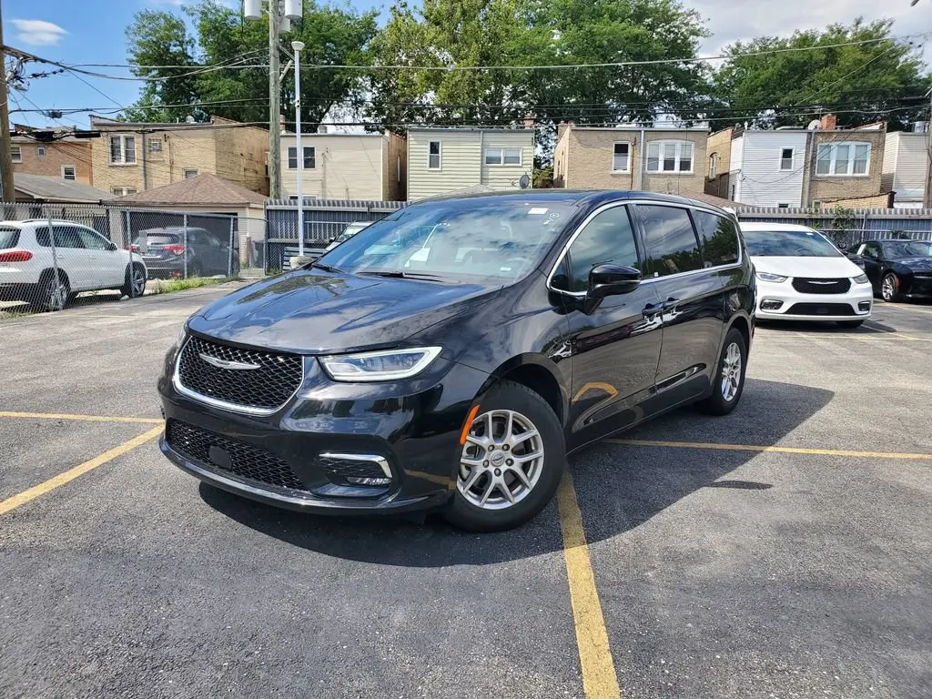 2025 Chrysler Pacifica Select photo 3