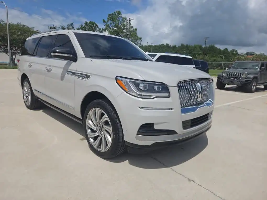 2023 Lincoln Navigator Reserve's photo