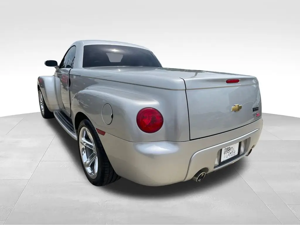 2004 Chevrolet SSR LS photo 5