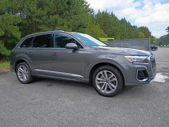 2025 Audi Q7 55 Premium Plus quattro Tiptronic's photo