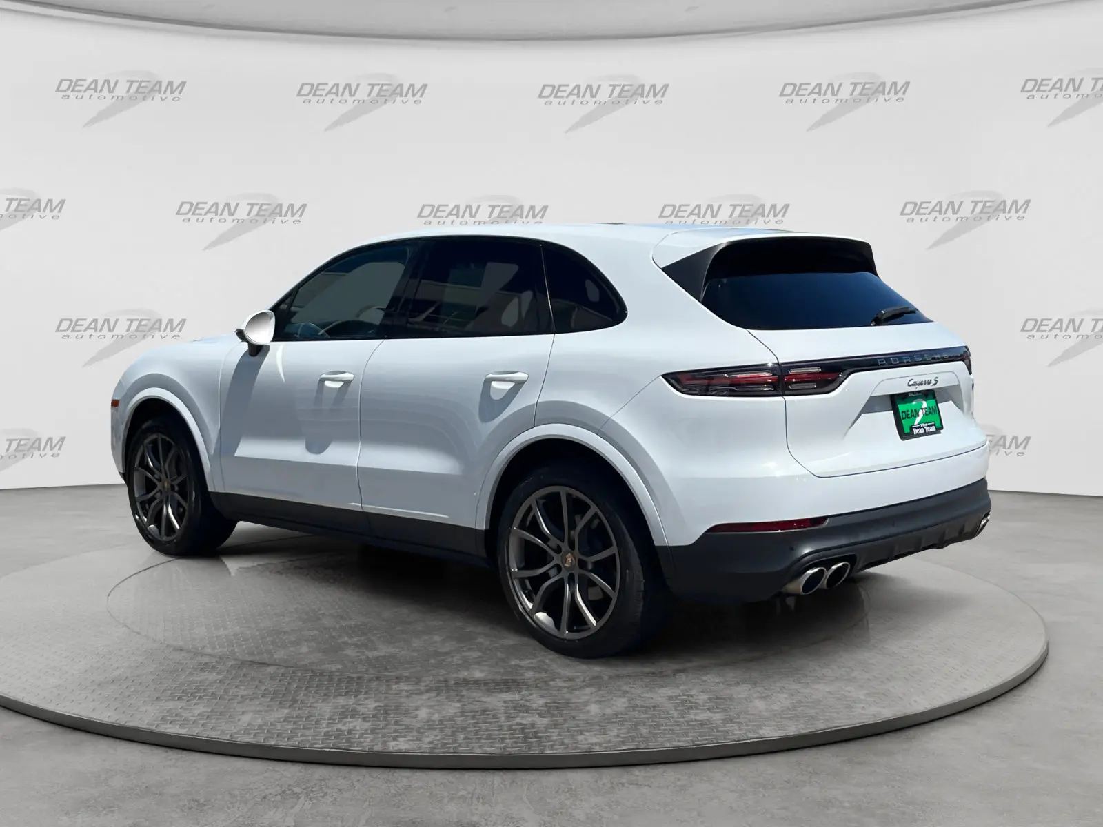 2022 Porsche Cayenne S photo 5